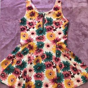 MEMORY and CO. Juniors Size Medium 🤍🧡💛💗 Floral Fit and Flare Mini Dress 💛🧡